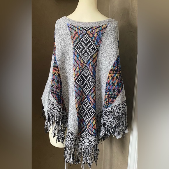 Womens Poncho Gray Southwest Aztec Fringe Pullover Fringe Bottom, boho - Picture 4 of 8